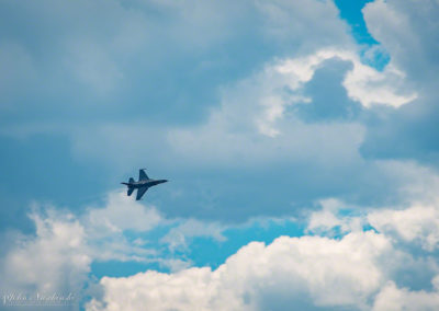 F-16 Viper Demo Fight Completing 180 Degree Turn - Photo 11