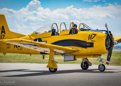 North American T-28B Waving to Crowd - Photo 12