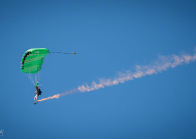 Parachute Landing with Smoke Streamer 01