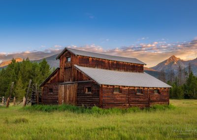 Baker Mountain and Little Buckaroo Barn in Rocky Mountain National Park at Sunrise