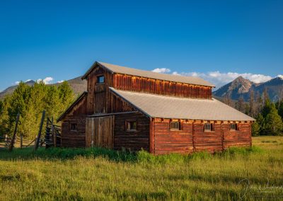Little Buckaroo Barn and Baker Mountain in Rocky Mountain National Park
