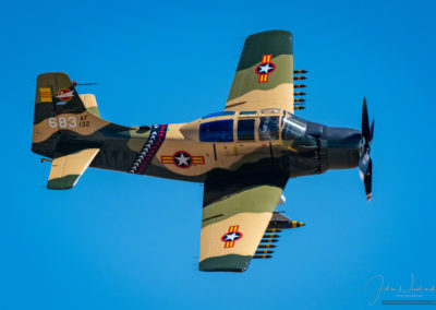 Flyby of 1952 Douglas AD-5 (A-1E) Skyraider (N39147)